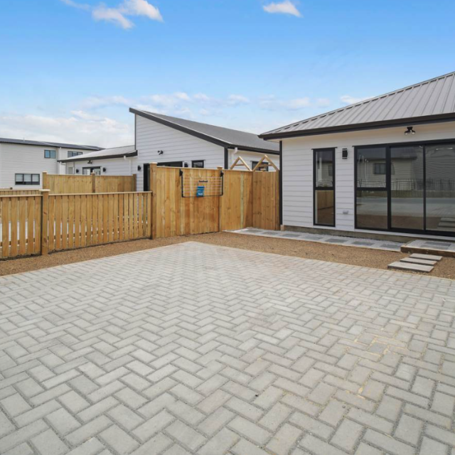 Holland FlowPave Auranga Backyard